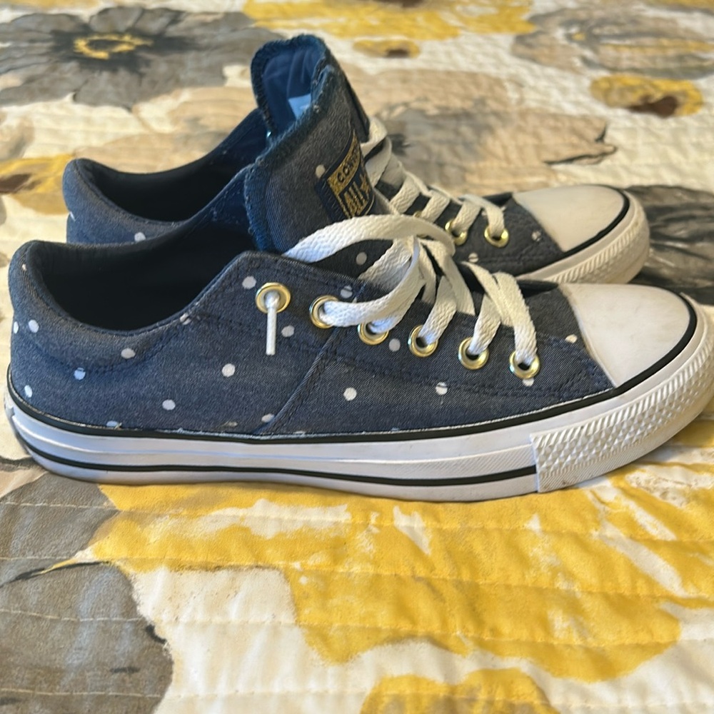 Converse Low Tops Women’s Size 8 Polka Dot Denim